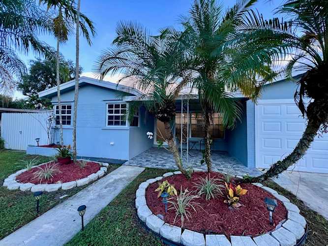 6620 Evans Street Hollywood, FL 33024