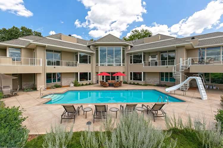 808 Great Oaks Trail Eagan, MN 55123