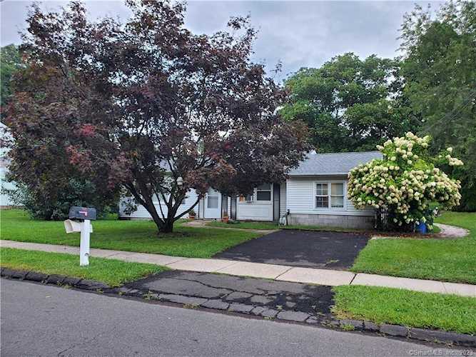 45 Tanglewood Dr Hamden, CT 06518