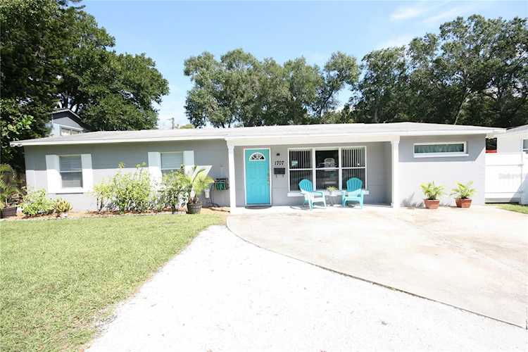 1707 W Bedingfield Dr Tampa, FL 33603