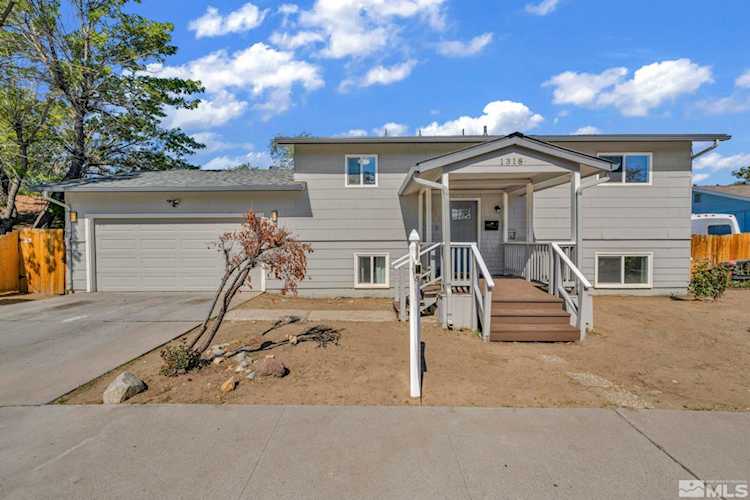 1318 Siskiyou Dr Carson City, NV 89701