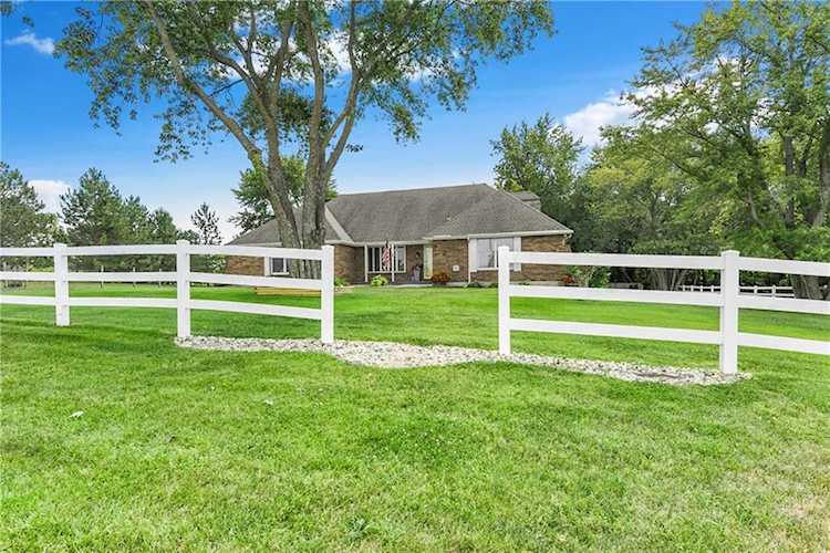 1925 SW Hook Rd Lee's Summit, MO 64082