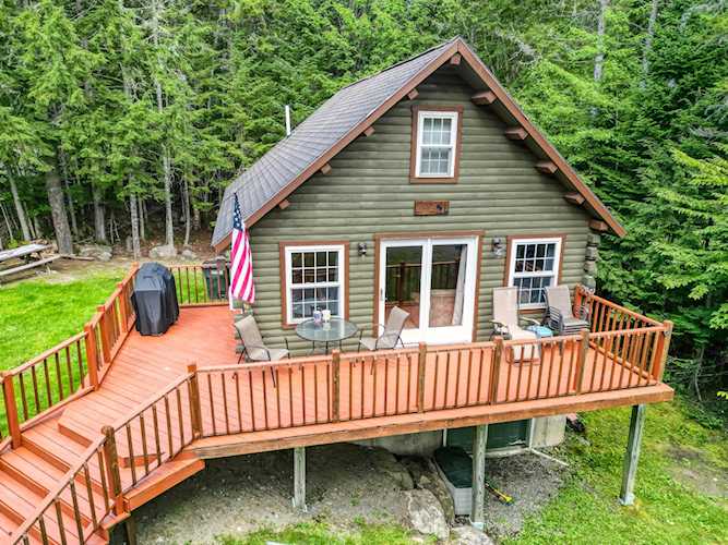 3 Center Ln Beaver Cove, ME 04441