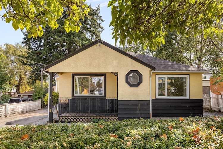 15620 Russell Avenue White Rock, BC V4B 2R8
