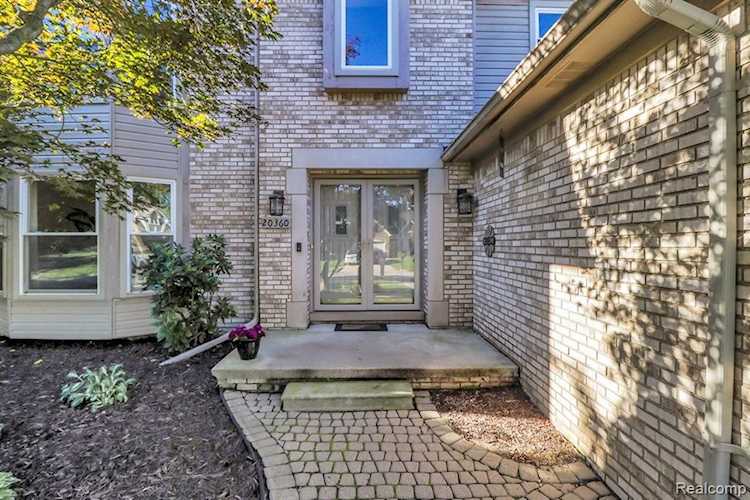 20360 Saint Laurence Dr Clinton Township, MI 48038