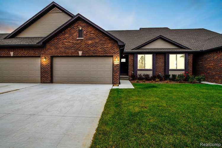 48366 Applegrove Ln New Baltimore, MI 48051