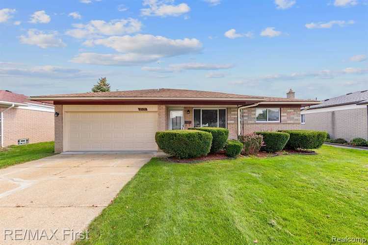 35656 Deville Dr Sterling Heights, MI 48312