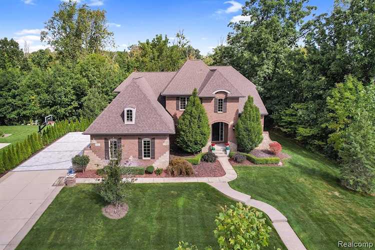 3322 Royal Berkshire Ln Oakland, MI 48363
