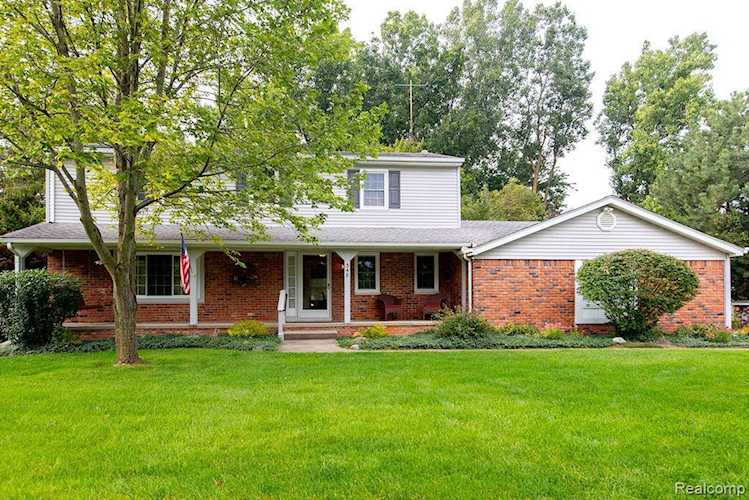 348 Willow Tree Ln Rochester Hills, MI 48306