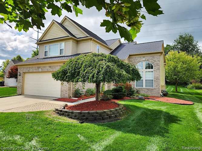 3840 Briarbrooke Ln Oakland, MI 48306