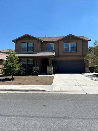 Lake Elsinore Modern Home | 4173 Cypress Circle | $3,300 / month Photo 1