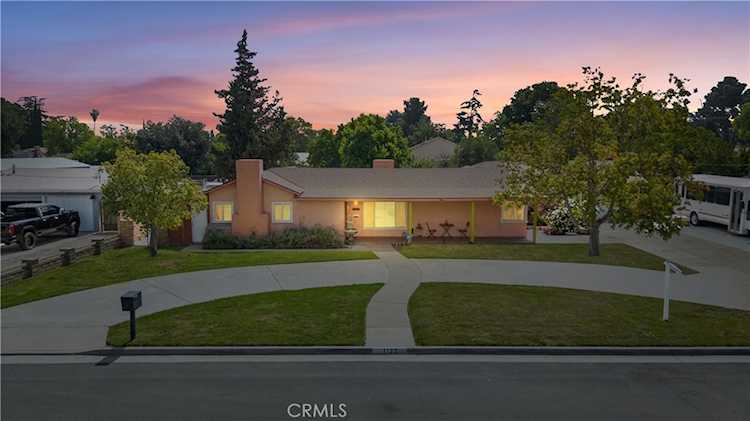 1122 Wellwood Ave Beaumont, CA 92223