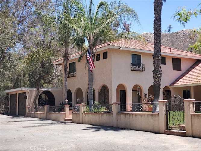 21805 Lake Mathews Dr Perris, CA 92570
