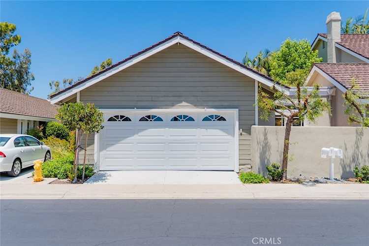 Irvine Modern Home | 7 Nutwood | $4,100 / month Photo 1