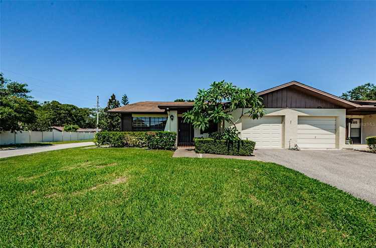 2188 Eisenhower Dr Dunedin, FL 34698