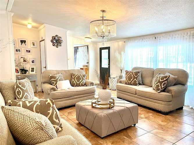 108 Ashley Ln Huntsville, TX 77320