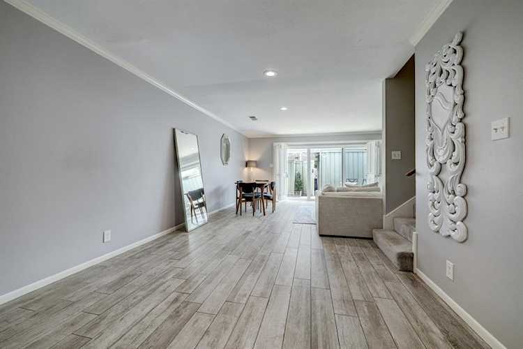 6307 Del Monte Dr Houston, TX 77057