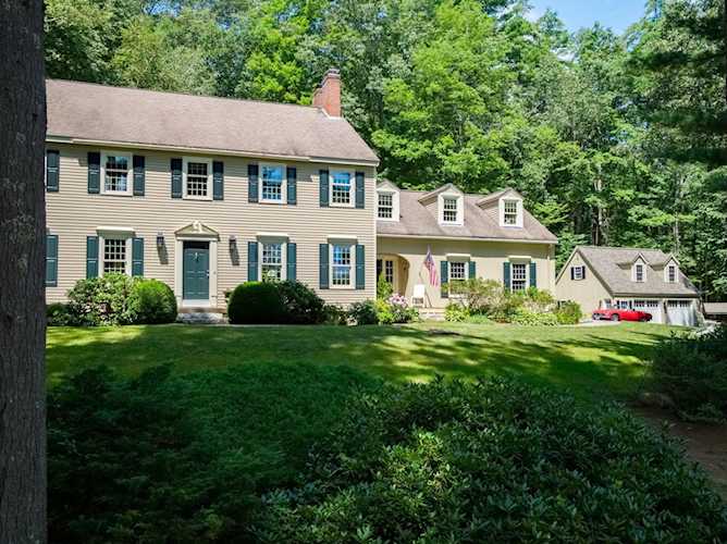 48 Meadow Dr Hollis, NH 03049