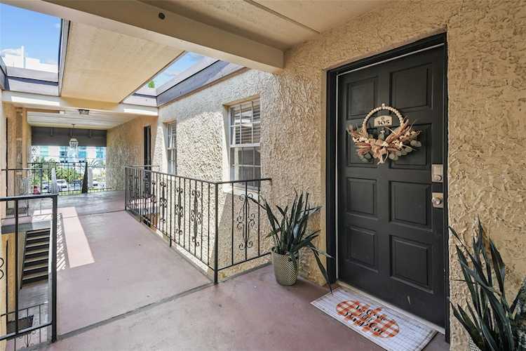5304 W Kennedy Blvd #305 Tampa, FL 33609