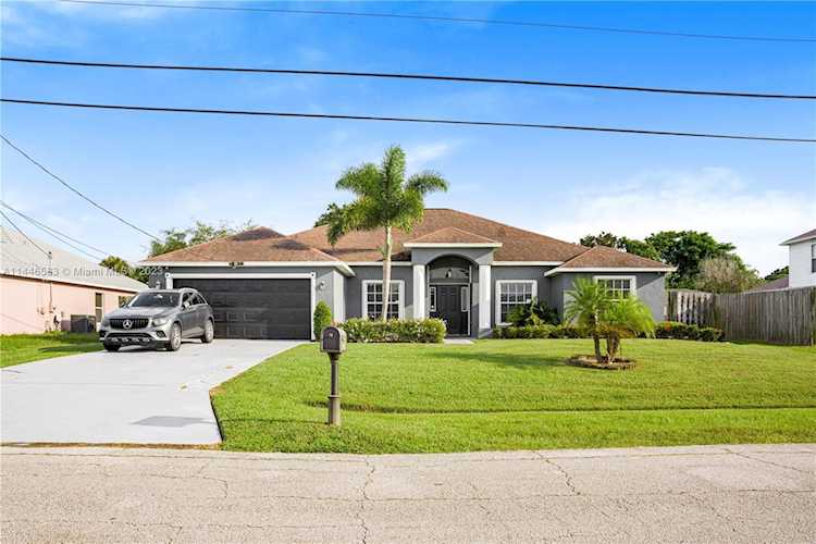 1016 SW Mccomkle Ave Port St. Lucie, FL 34953