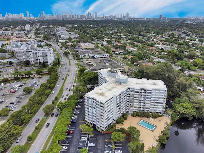 1300 NE Miami Gardens Dr #1010E Miami, FL 33179