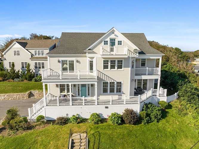 10 Whitehead Ave Hull, MA 02045