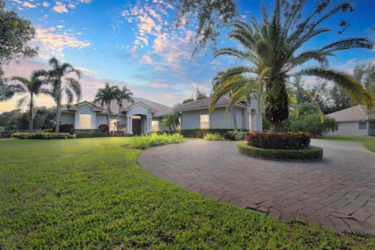 8139 Man O War Road Palm Beach Gardens, FL 33418