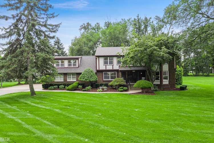 11050 Walnut Ln Sterling Heights, MI 48313