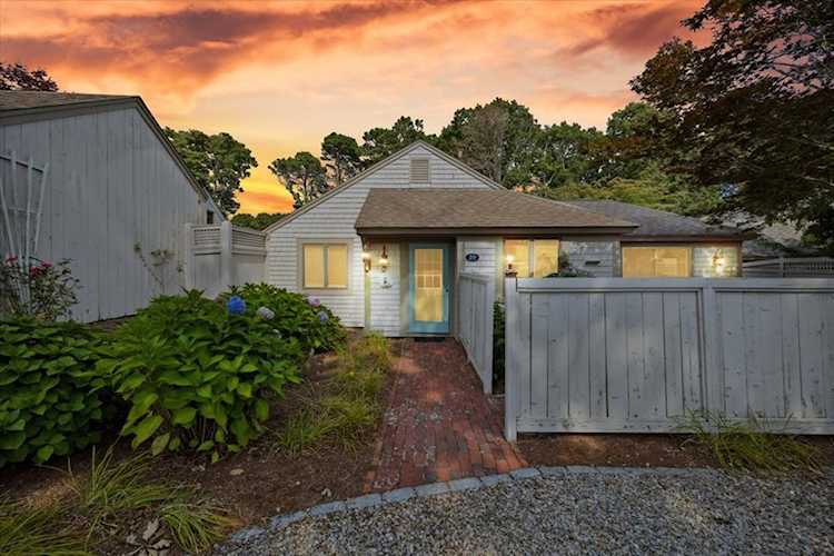 39 Brassie Way Mashpee, MA 02649