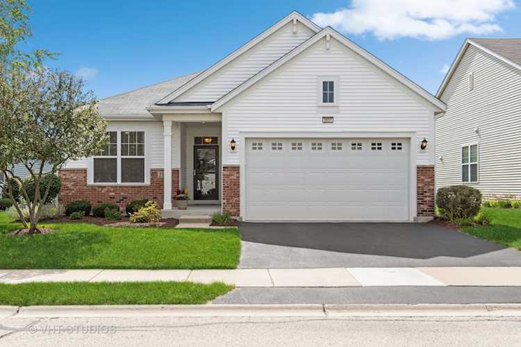 2851 Hillcrest Circle Naperville, IL 60564