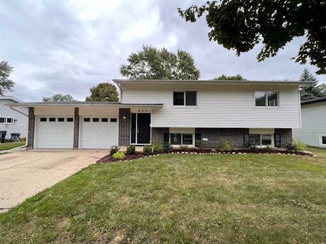 953 Nottingham Ln Crystal Lake, IL 60014