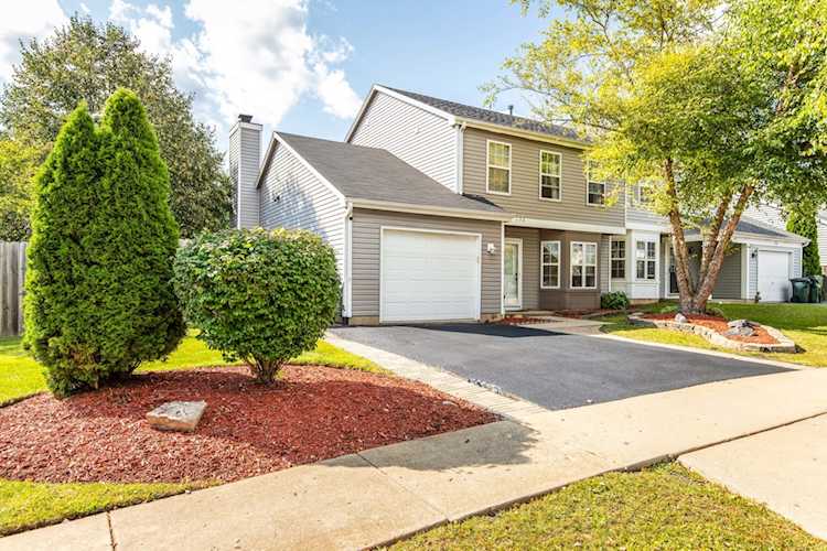 126 Pinehurst Dr Mundelein, IL 60060