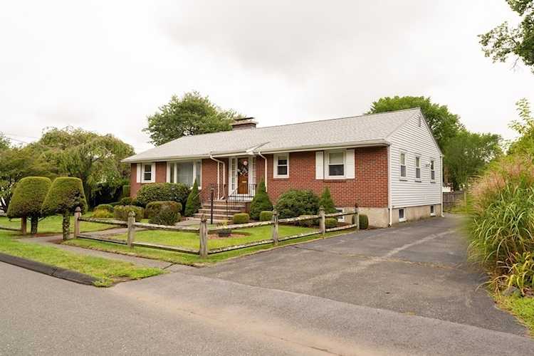 12 Elmwood Ave Saugus, MA 01906