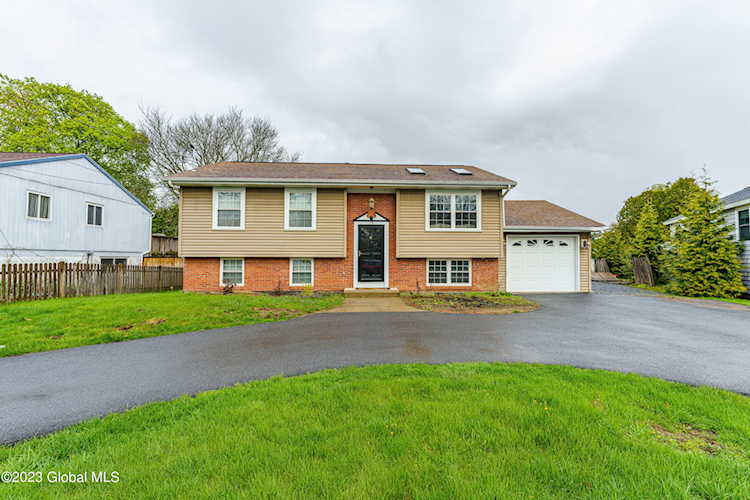 79 Crescent St Saratoga Springs, NY 12866