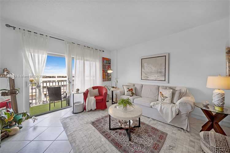 1455 N Treasure Dr #6A North Bay Village, FL 33141