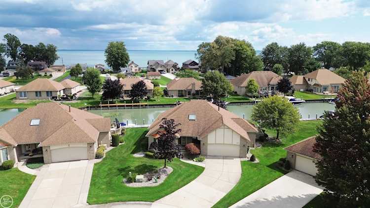 49898 Schooner Ct Chesterfield, MI 48047
