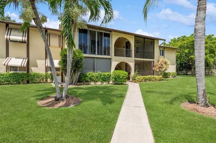 330 Pine Ridge Circle #D-1 Greenacres, FL 33463