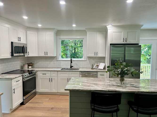 16 High St Stratham, NH 03885 | MLS 4953446 Photo 1