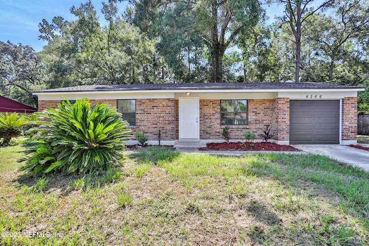 4266 Key Adam DR Jacksonville, FL 32218