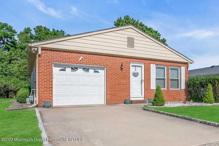 4 Sabinas St Toms River, NJ 08757