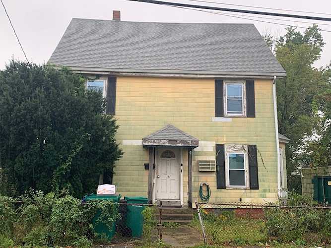 15 Brookvale St Lynn, MA 01905