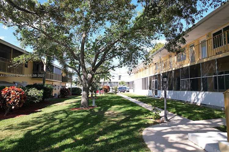 11 SW 4th Ave #8 Boca Raton, FL 33432
