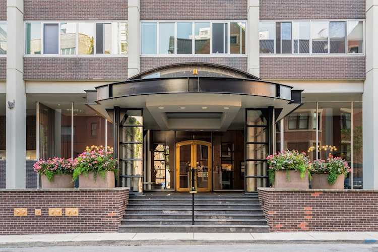 1 E Schiller St #5A Chicago, IL 60610