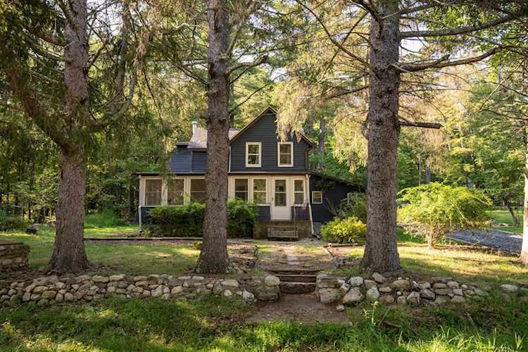 235 Church Rd Pine Bush, NY 12566