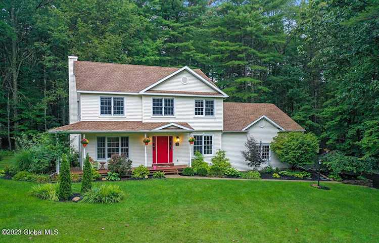 131 Werking Rd East Greenbush, NY 12061