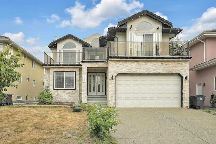 11956 98 Avenue Surrey, BC V3V 8C4