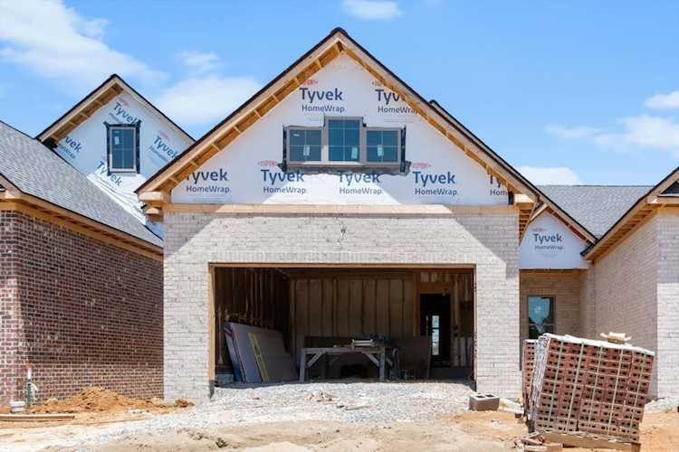 42 W Foxrun Springfield, TN 37172