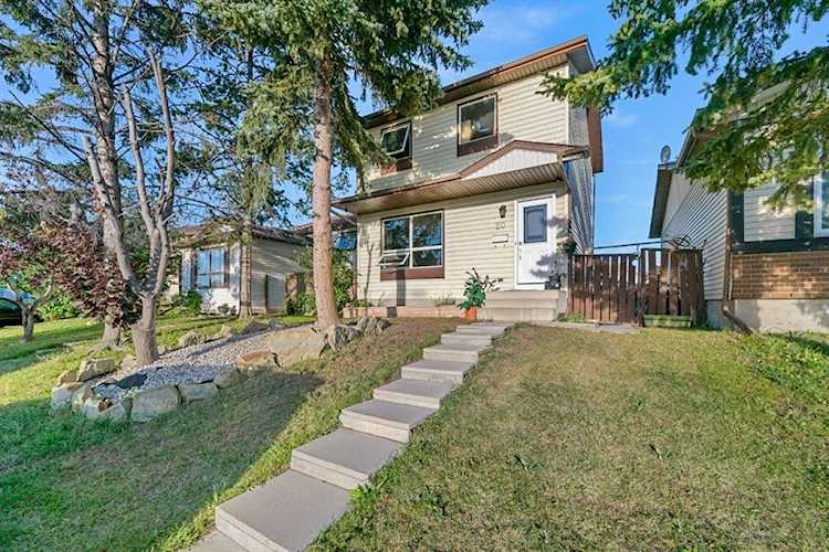 20 Whitmire Rd NE Calgary, AB T1Y 5X5
