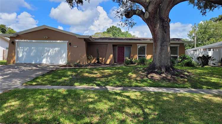 2232 St Charles Dr Clearwater, FL 33764