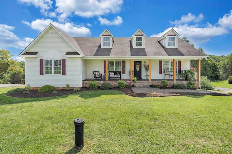 1365 Savanna Hills Moneta, VA 24121